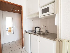 Micro-ondas, cafeteira/chaleira