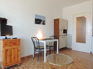 Dining - Studio panoramic sea view, AC - 3 guests (La Grande-Motte)