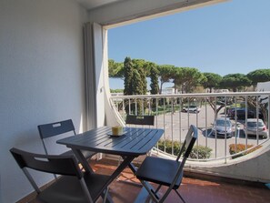 Outdoor dining - Quiet studio with parking - 4 guests (La Grande-Motte)