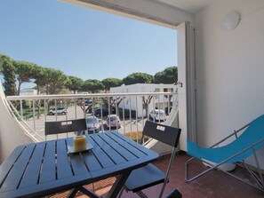 Outdoor dining - Quiet studio with parking - 4 guests (La Grande-Motte)