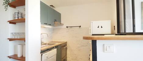 Fridge, microwave, dishwasher, coffee/tea maker
