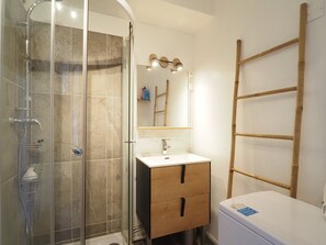 Bathroom - Apartment with AC, parking - 5 guests (La Grande-Motte)