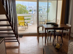 Dining - Bright marina, AC, port view - 6 guests (Le Grau-du-Roi)