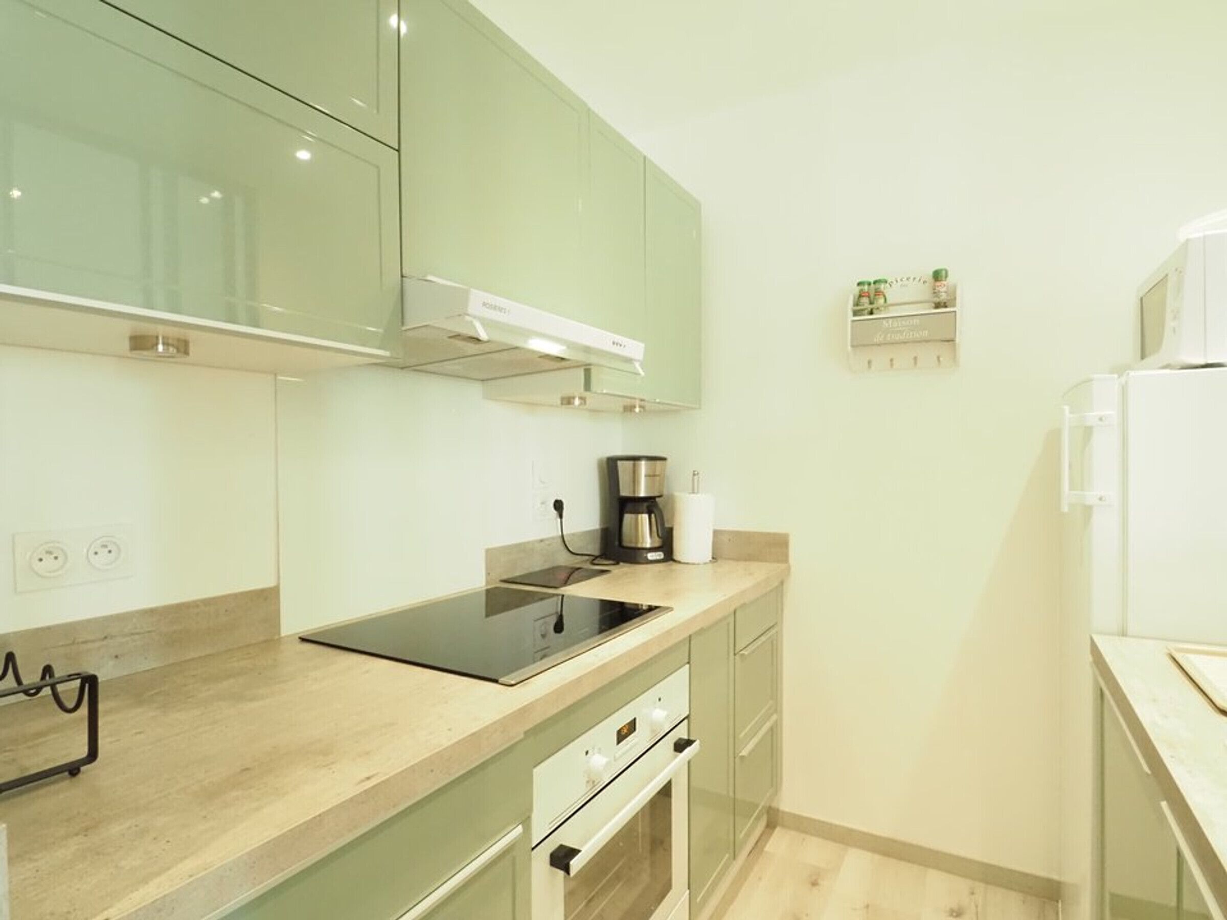 Fridge, microwave, dishwasher, coffee/tea maker