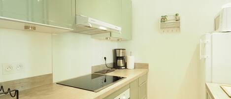 Fridge, microwave, dishwasher, coffee/tea maker