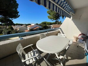 Outdoor dining - Lovely apartment, terrace open view - 4 guests (La Grande-Motte)