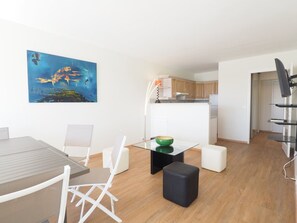 Dining - Renovated apartment, AC, sea view - 5 guests (La Grande-Motte)
