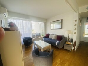 TV - Apartment with panoramic terrace - 5 guests (La Grande-Motte)