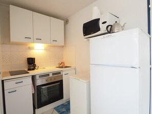 Fridge, microwave, oven, coffee/tea maker - Charming studio with terrace, parking - 4 guests (La Grande-Motte)