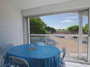 Dining - Charming studio with terrace, parking - 4 guests (La Grande-Motte)