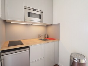 Fridge, microwave - Studio with parking, port view - 2 guests (La Grande-Motte)