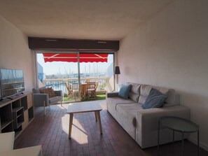 TV - Studio with parking, port view - 2 guests (La Grande-Motte)