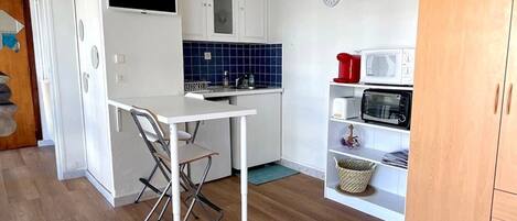 Microwave, oven, coffee/tea maker