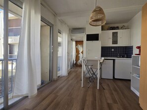 Interior - Charming studio with AC - 2 guests, city center (La Grande-Motte)