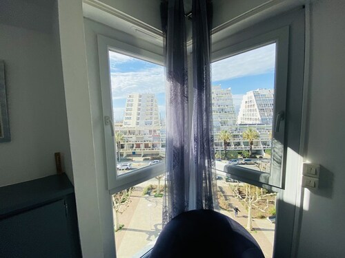 Bright apartment sea view, AC - 4 guests