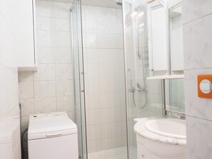 Bathroom - Apartment with pool and parking - 4 guests (La Grande-Motte)