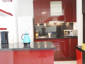 Oven, coffee/tea maker - Apartment with pool and parking - 4 guests (La Grande-Motte)