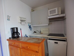 Microwave, dishwasher - Apartment near the beach - 4 guests (Le Grau-du-Roi)