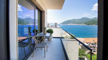 Family Suite, Sea View | In-room safe, laptop workspace, blackout drapes, soundproofing