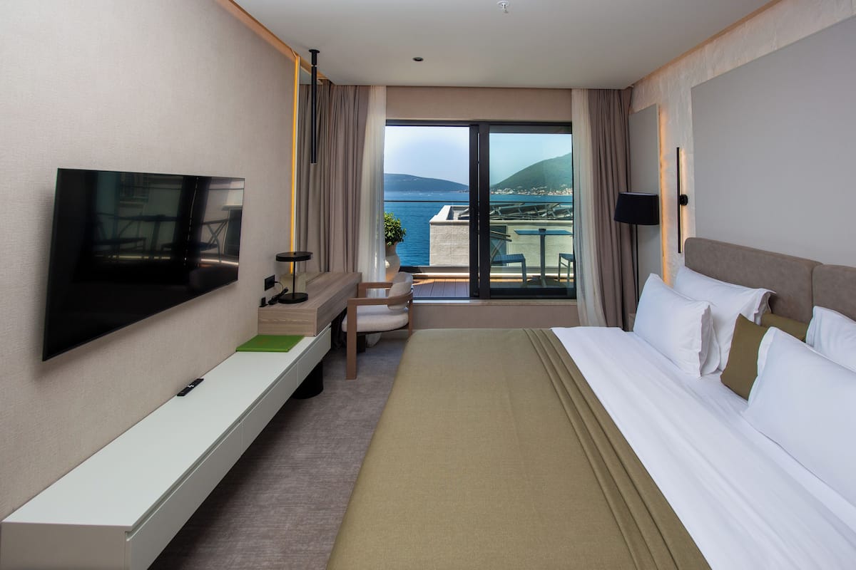 In-room safe, laptop workspace, blackout curtains, soundproofing