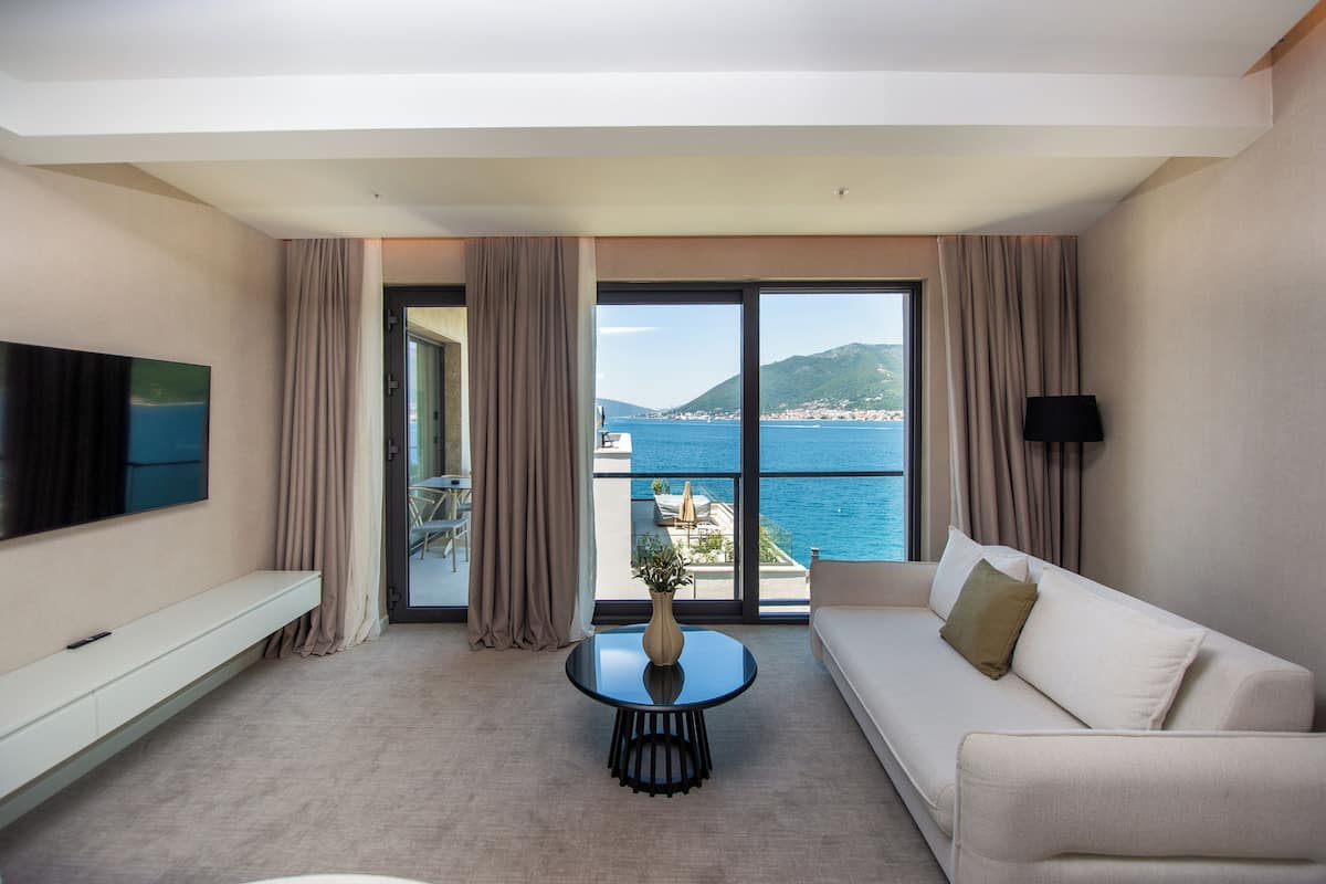 In-room safe, laptop workspace, blackout curtains, soundproofing