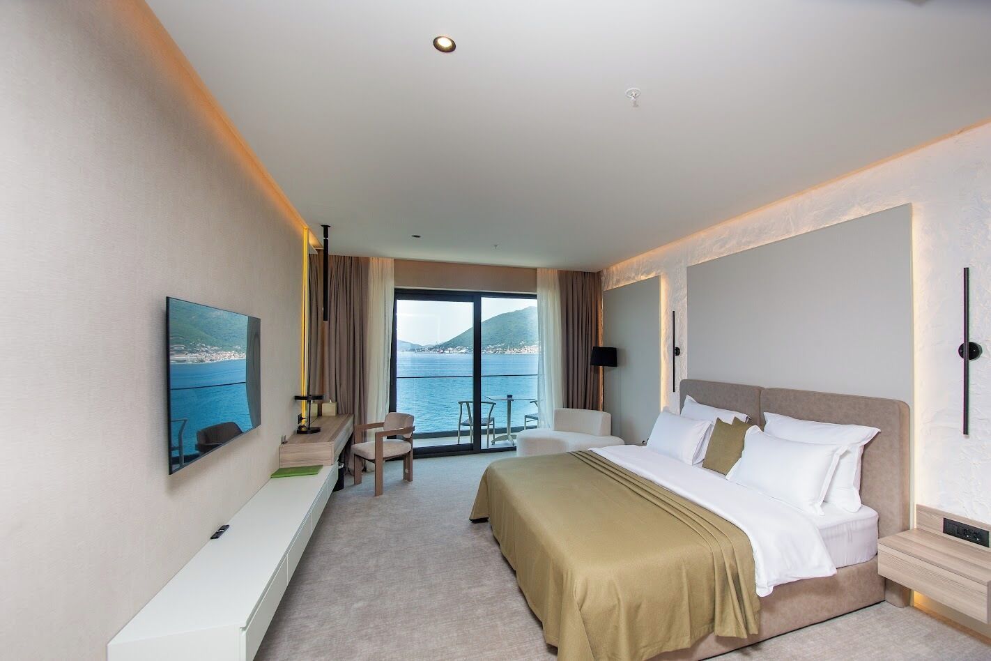 In-room safe, laptop workspace, blackout drapes, soundproofing
