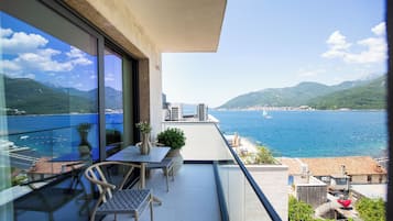 Family Suite, Sea View | In-room safe, laptop workspace, blackout drapes, soundproofing