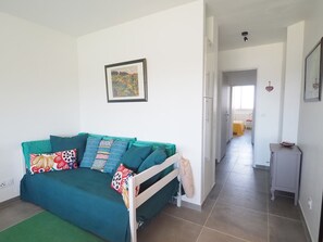 TV - Air-conditioned apartment, parking, sea view - 6 guests (Le Grau-du-Roi)