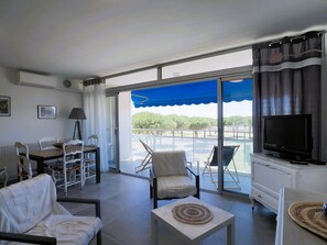 TV - Air-conditioned apartment, parking, sea view - 6 guests (Le Grau-du-Roi)