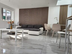 Living area - Flat A Rose Hill (Oxford)