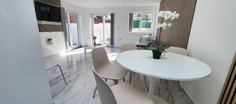 Flat A Rose Hill