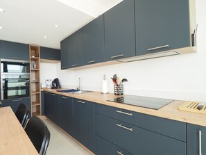 Fridge, microwave, dishwasher, coffee/tea maker - T3 apartment, AC & sea view - 6 guests (La Grande-Motte)