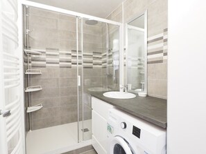Hair dryer - Apartment with AC and parking - 6 guests, steps from the beach (Le Grau-du-Roi)