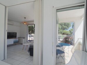 Interior - T2 with AC and pool - 6 guests (La Grande-Motte)