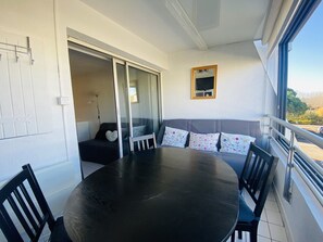Outdoor dining - Studio cabin near beach - 5 guests (La Grande-Motte)