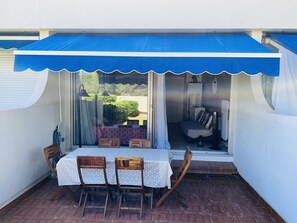 Outdoor dining - Studio at Boucanet, parking - 4 guests (Le Grau-du-Roi)