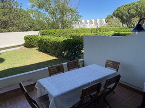 Outdoor dining - Studio at Boucanet, parking - 4 guests (Le Grau-du-Roi)