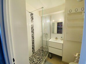 Hair dryer - Studio at Boucanet, parking - 4 guests (Le Grau-du-Roi)