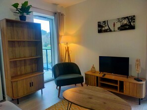 TV - New apartment in the heart of Le Palais (Le Palais)