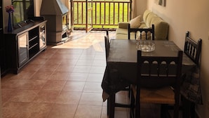 A dining area with a table and chairs, a television, and a fireplace. - 120 La Molina · Panoramic Views 5 Minutes From La Molina Ski Resort (Alp)