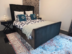 5 bedrooms, desk, iron/ironing board, free WiFi