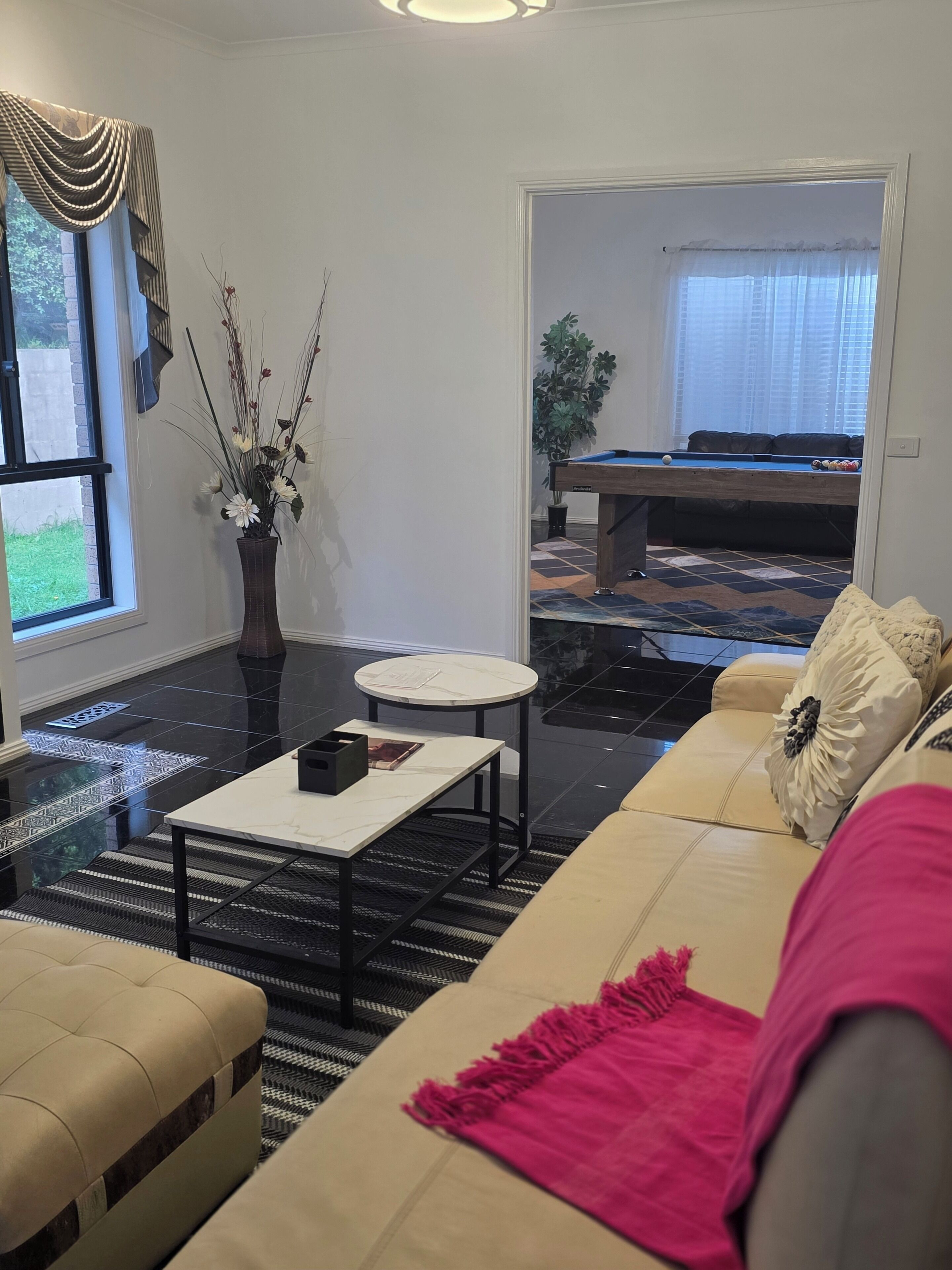 Smart TV, table football, stereo