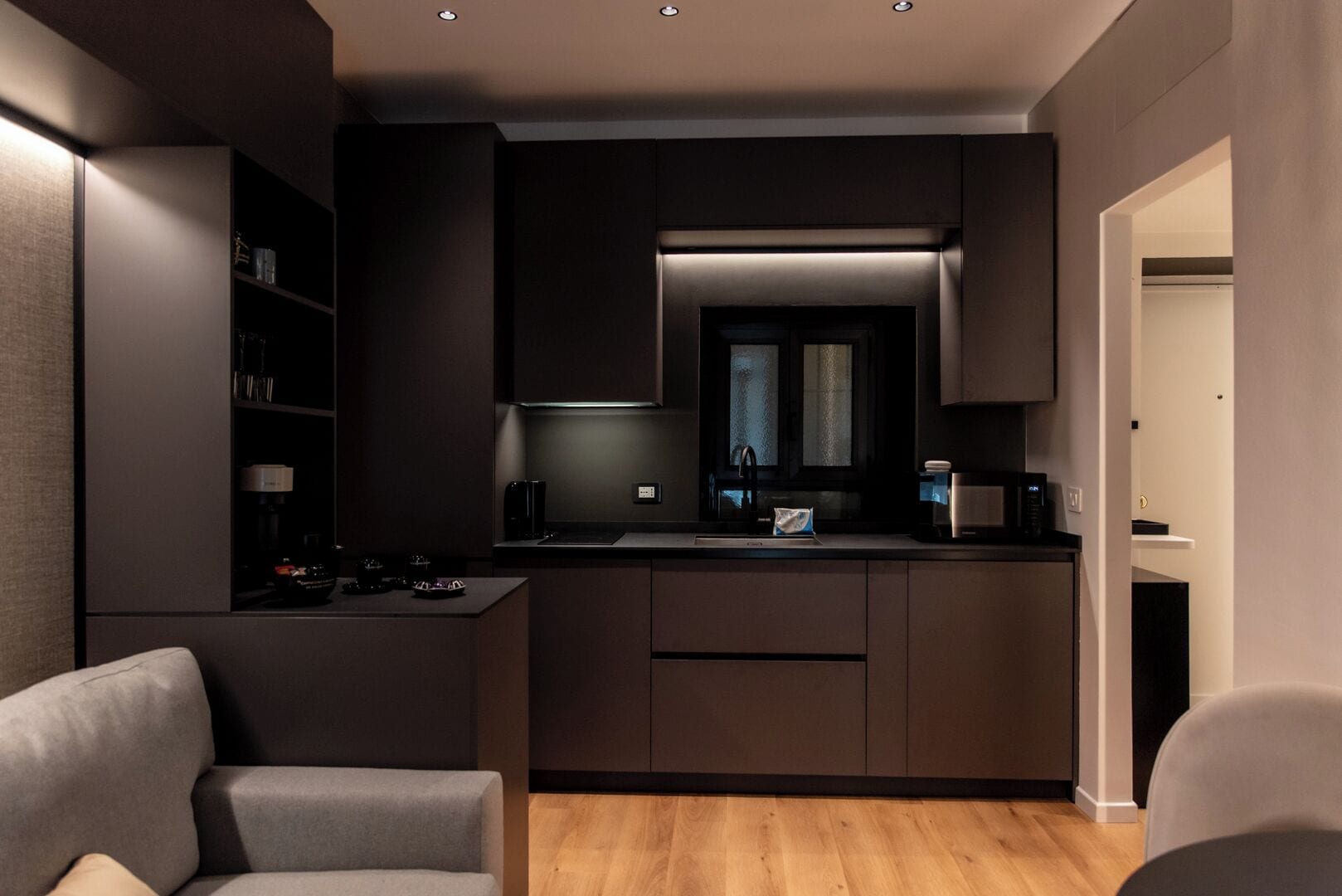 Apartamento | Cozinha privada | Geladeira grande, micro-ondas, fogão, cooktop