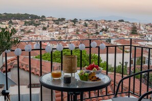 Outdoor dining - Aegean Nest | 2-Bedroom House with Castle Views (Mitilini)