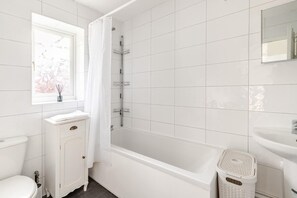 Bathroom - 2 Bedroom Bangalow (Oxford)