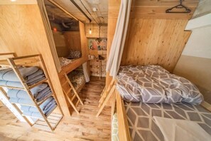 Basic Shared Dormitory, Women only, Non Smoking - ArtBar & GuestHouse ennova (Atami)