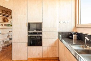 Private kitchen - Mivô | Panoramic Lisbon View · (Alfama/Cathedral) (Lisbon)