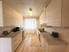 Private kitchen - Relaxing Riverside House with Sauna & Fireplace (Kannus)