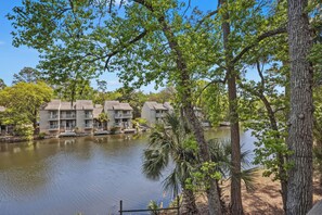 Exterior - Spacious and modern 3 bedroom villa with stunning lagoon views (Hilton Head Island)