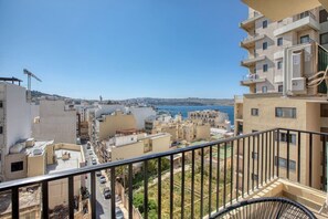 Property grounds - Mistra Bay View Apartment (St. Paul`s Bay)